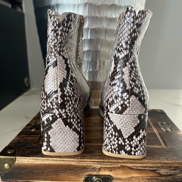 Chinese Laundry Daria Block Heel Booties - Picture 8 of 12